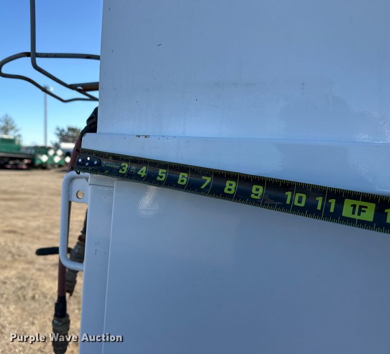 image for item EG2072 2018 Peterbilt 337 utility / service truck