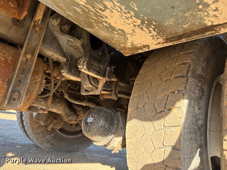 image for item EG2072 2018 Peterbilt 337 utility / service truck