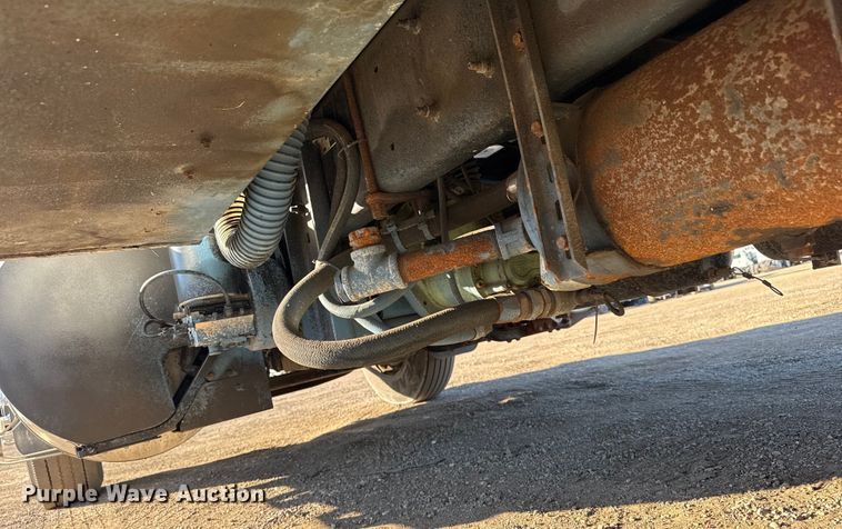 image for item EG2072 2018 Peterbilt 337 utility / service truck