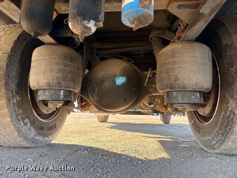 image for item EG2072 2018 Peterbilt 337 utility / service truck