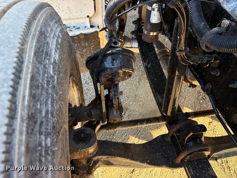 image for item EG2072 2018 Peterbilt 337 utility / service truck