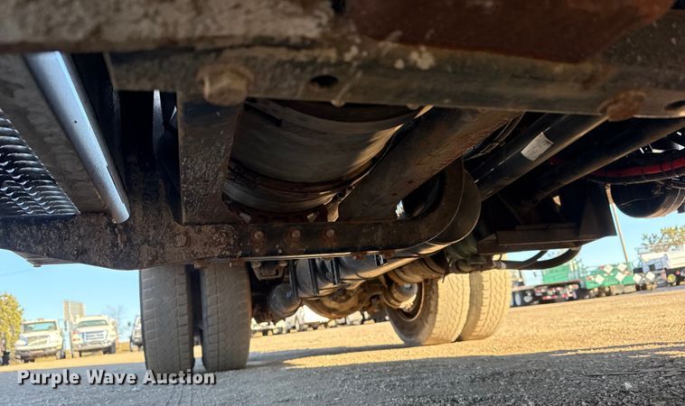 image for item EG2072 2018 Peterbilt 337 utility / service truck