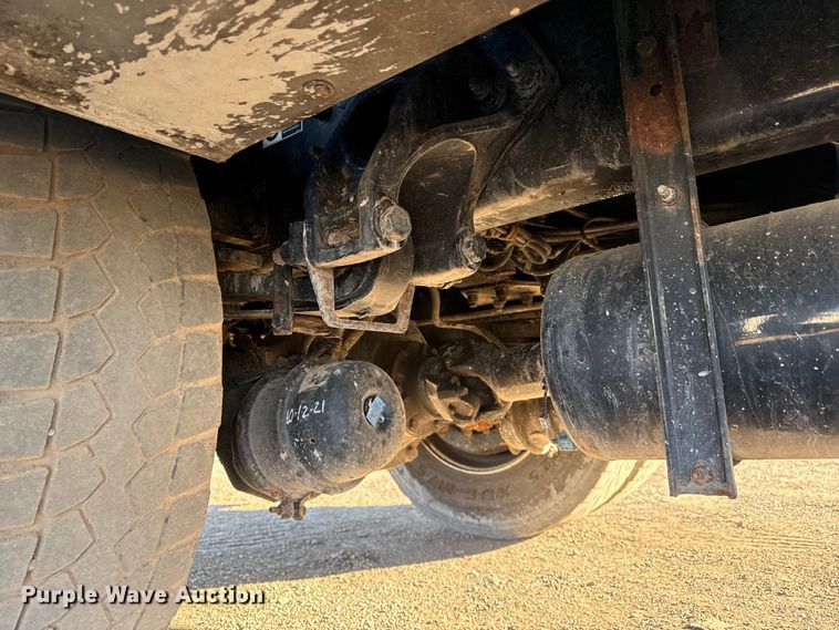 image for item EG2072 2018 Peterbilt 337 utility / service truck