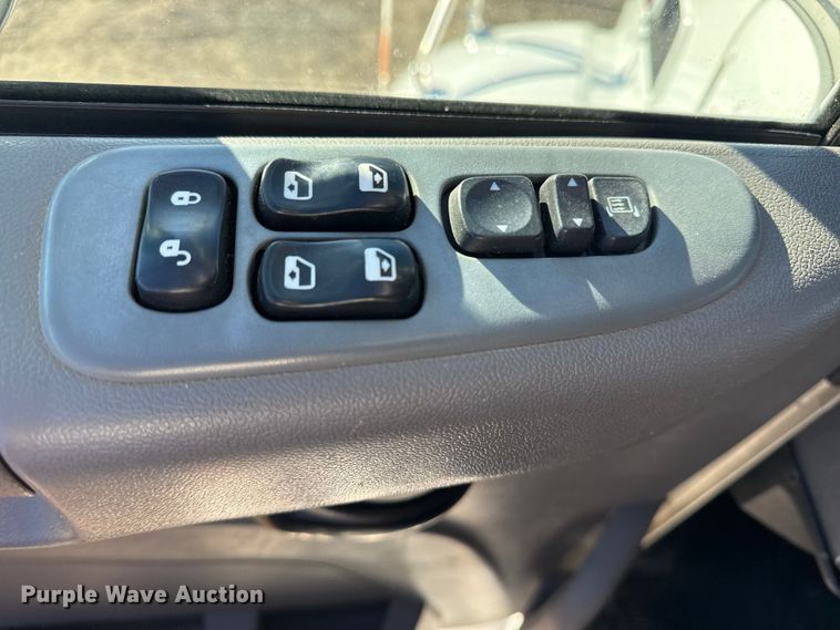 image for item EG2072 2018 Peterbilt 337 utility / service truck