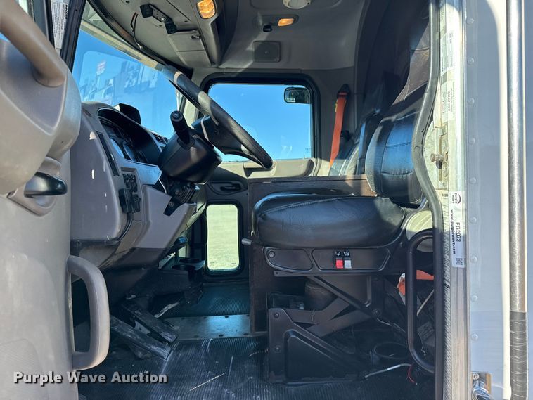 image for item EG2072 2018 Peterbilt 337 utility / service truck