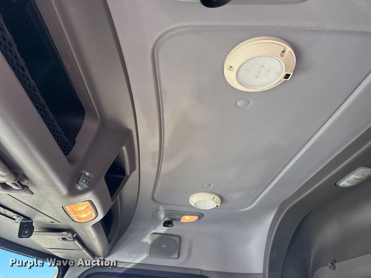 image for item EG2072 2018 Peterbilt 337 utility / service truck