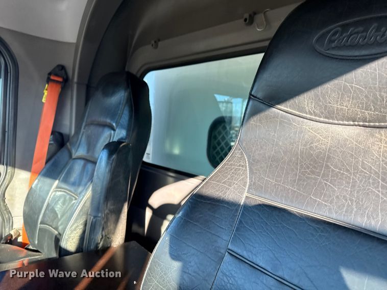 image for item EG2072 2018 Peterbilt 337 utility / service truck