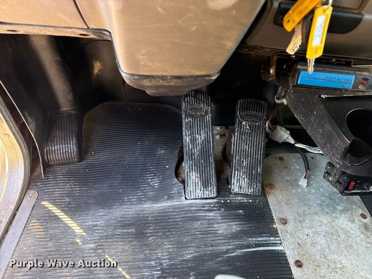 image for item EG2072 2018 Peterbilt 337 utility / service truck