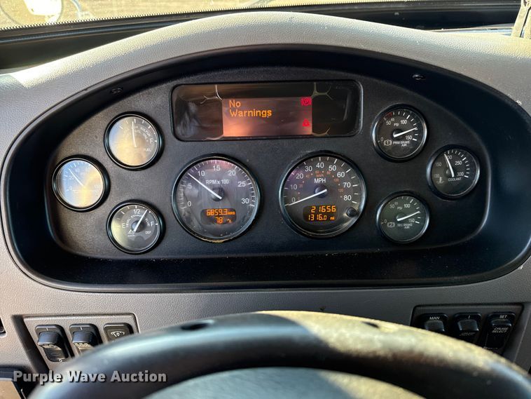 image for item EG2072 2018 Peterbilt 337 utility / service truck