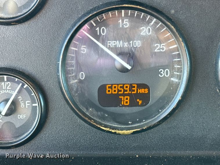 image for item EG2072 2018 Peterbilt 337 utility / service truck