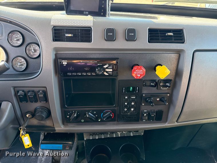 image for item EG2072 2018 Peterbilt 337 utility / service truck