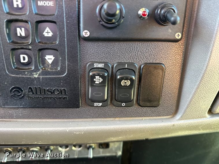 image for item EG2072 2018 Peterbilt 337 utility / service truck