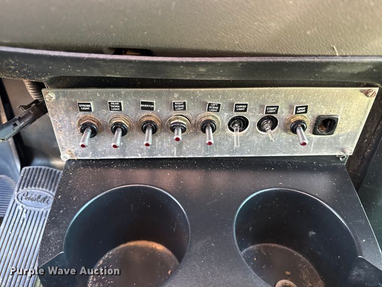 image for item EG2072 2018 Peterbilt 337 utility / service truck