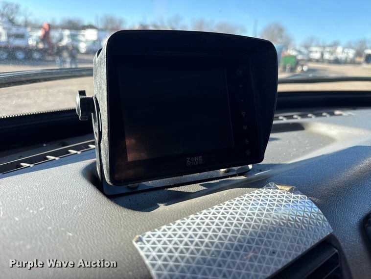 image for item EG2072 2018 Peterbilt 337 utility / service truck