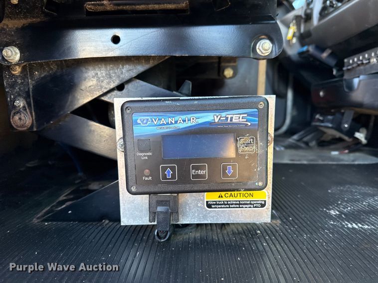 image for item EG2072 2018 Peterbilt 337 utility / service truck