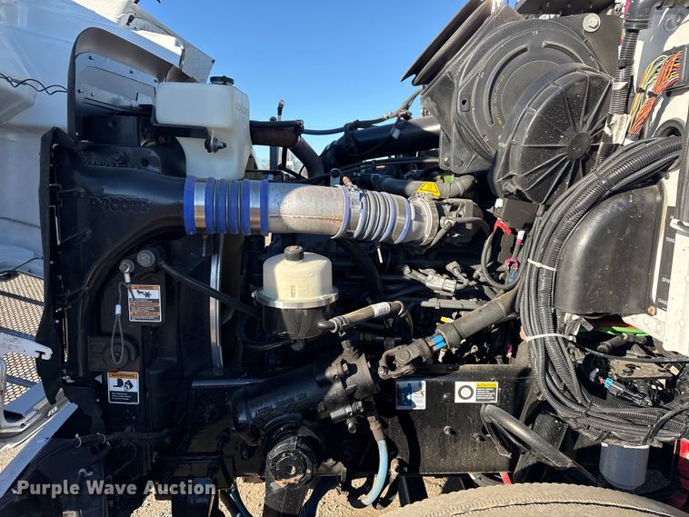 image for item EG2072 2018 Peterbilt 337 utility / service truck