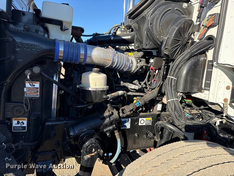 image for item EG2072 2018 Peterbilt 337 utility / service truck