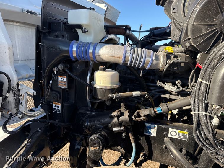 image for item EG2072 2018 Peterbilt 337 utility / service truck