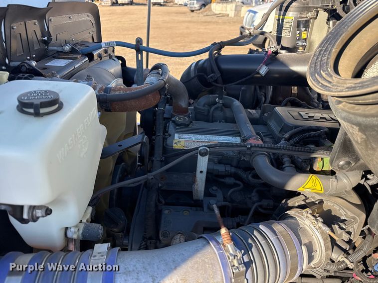 image for item EG2072 2018 Peterbilt 337 utility / service truck