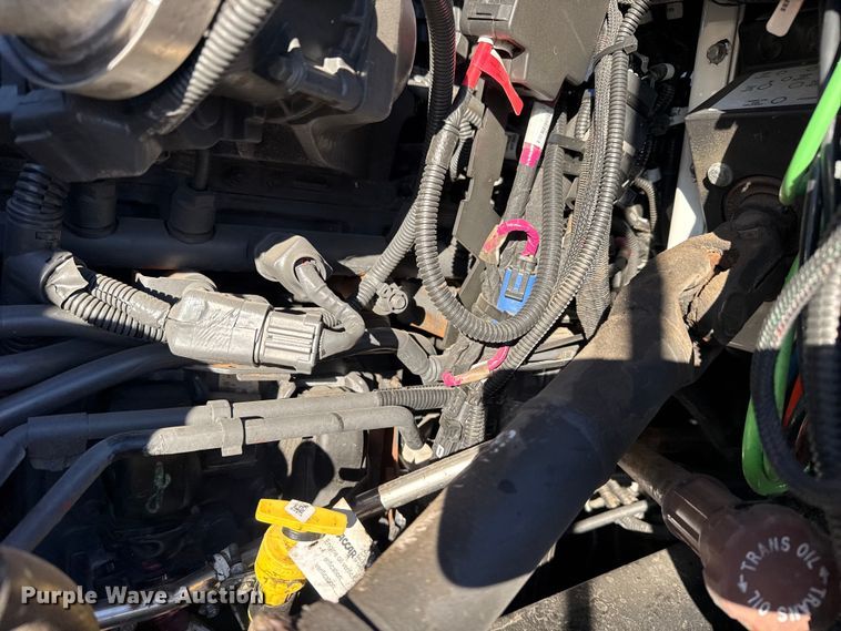 image for item EG2072 2018 Peterbilt 337 utility / service truck