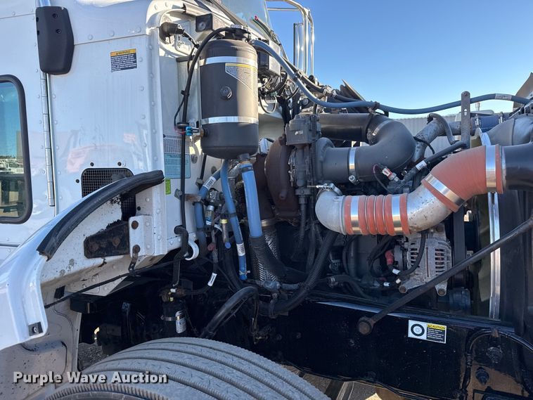 image for item EG2072 2018 Peterbilt 337 utility / service truck