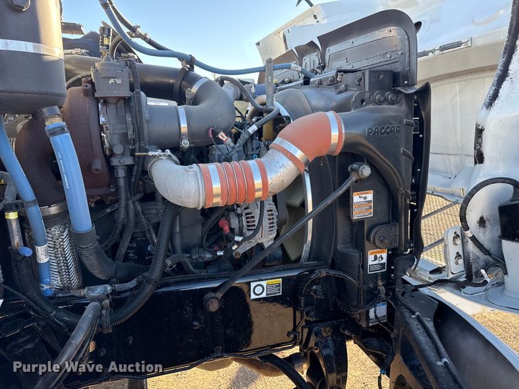 image for item EG2072 2018 Peterbilt 337 utility / service truck