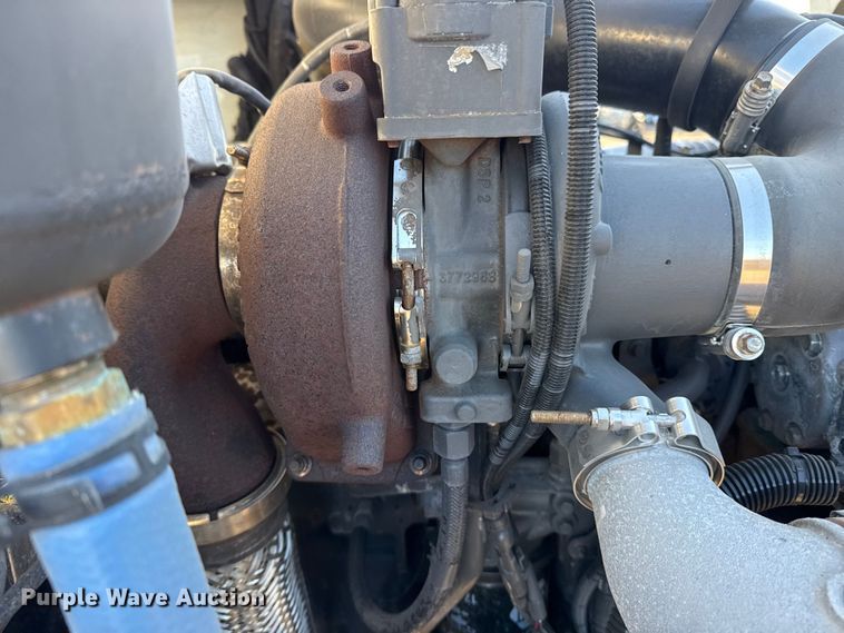 image for item EG2072 2018 Peterbilt 337 utility / service truck