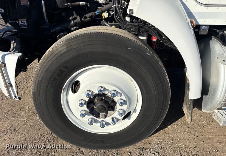 image for item EG2072 2018 Peterbilt 337 utility / service truck