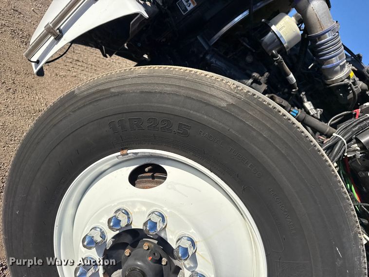 image for item EG2072 2018 Peterbilt 337 utility / service truck