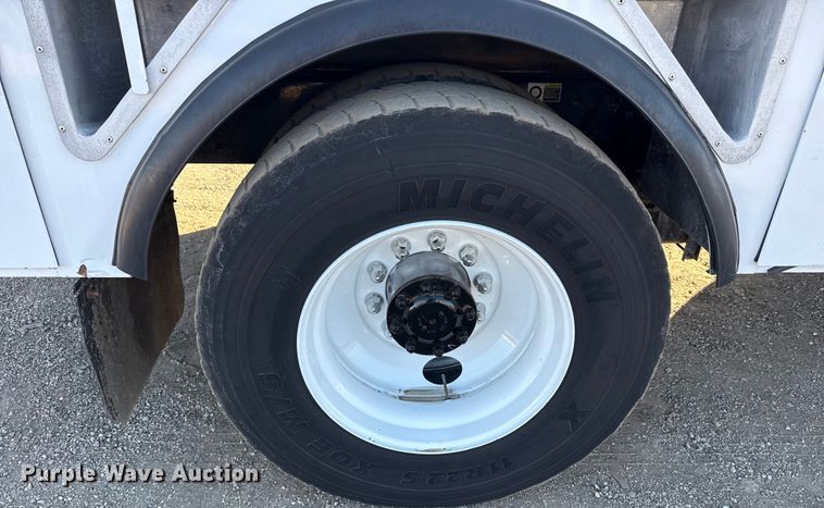 image for item EG2072 2018 Peterbilt 337 utility / service truck