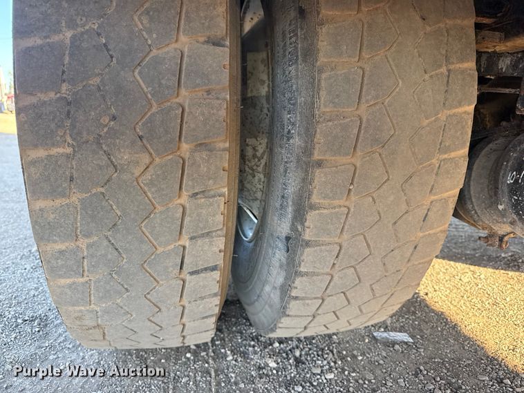 image for item EG2072 2018 Peterbilt 337 utility / service truck