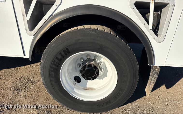 image for item EG2072 2018 Peterbilt 337 utility / service truck