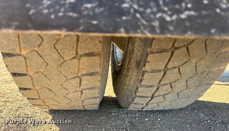 image for item EG2072 2018 Peterbilt 337 utility / service truck