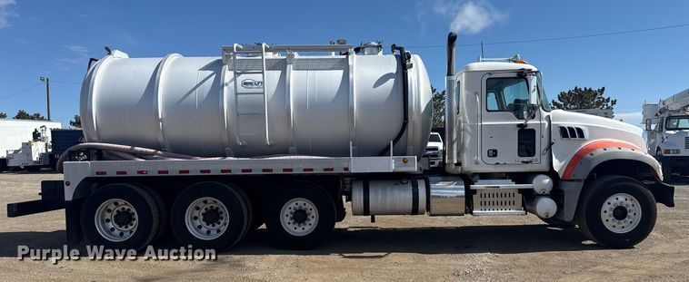 image for item EG2124 2013 Mack GU713 vacuum truck