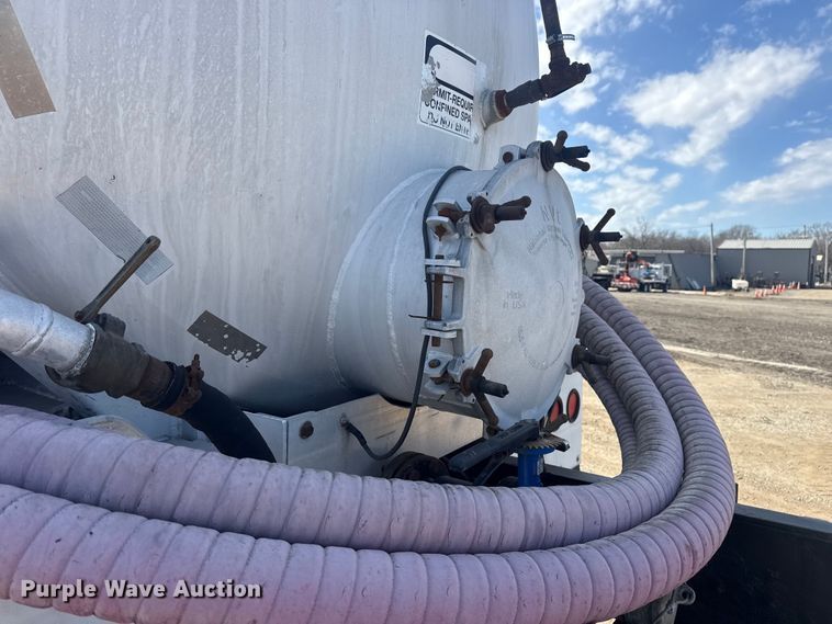 image for item EG2124 2013 Mack GU713 vacuum truck