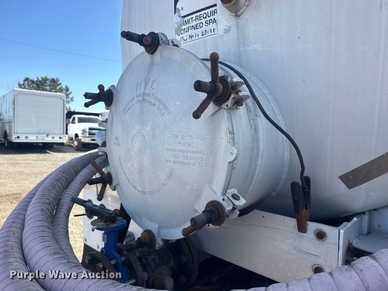 image for item EG2124 2013 Mack GU713 vacuum truck