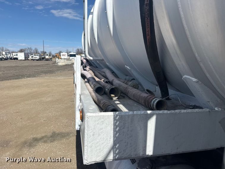 image for item EG2124 2013 Mack GU713 vacuum truck