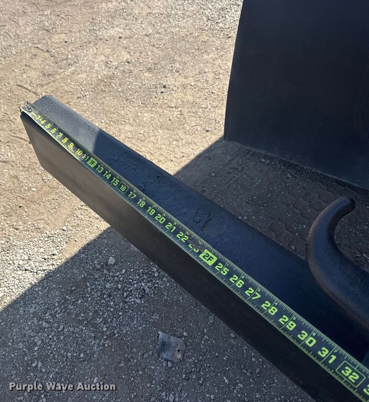 image for item EG2124 2013 Mack GU713 vacuum truck