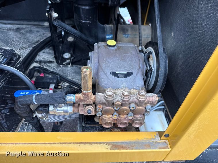 image for item EG2166 2022 Vermeer LP573 SDT vacuum excavator