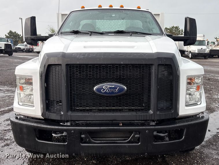 image for item EG5698 2016 Ford F650 Super Duty flatbed truck