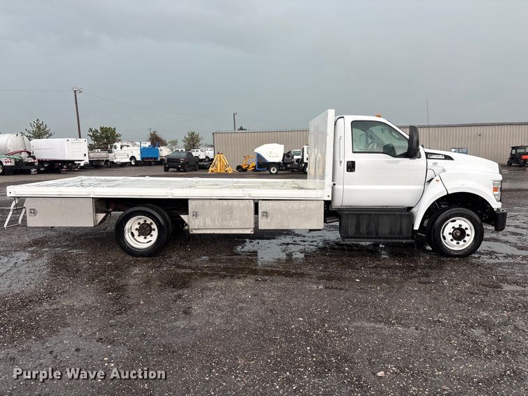 image for item EG5698 2016 Ford F650 Super Duty flatbed truck