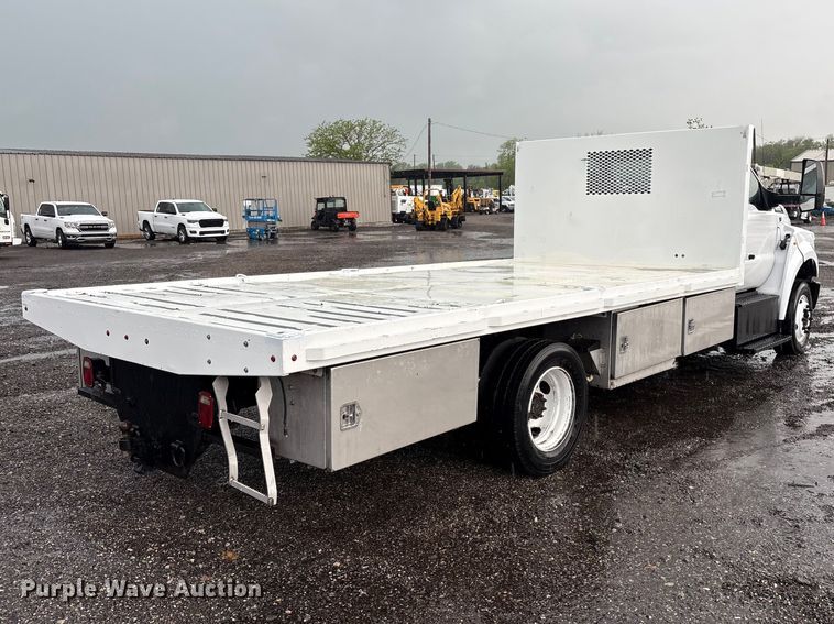image for item EG5698 2016 Ford F650 Super Duty flatbed truck