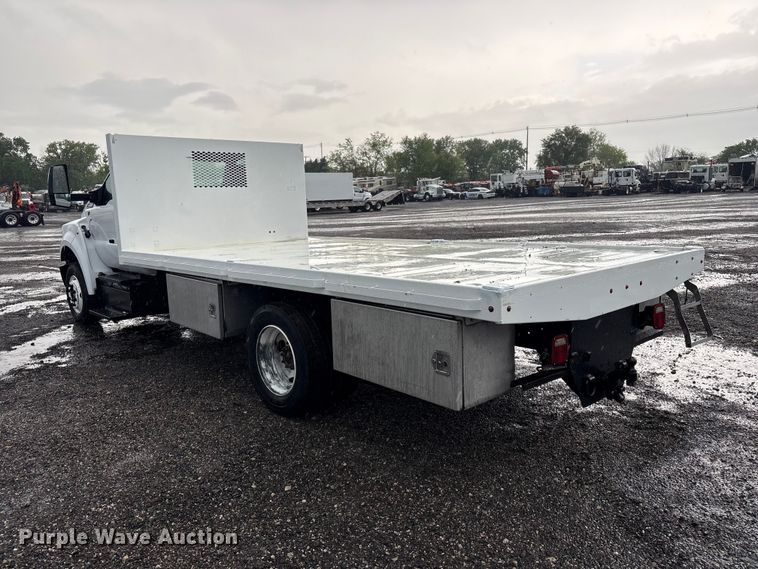 image for item EG5698 2016 Ford F650 Super Duty flatbed truck