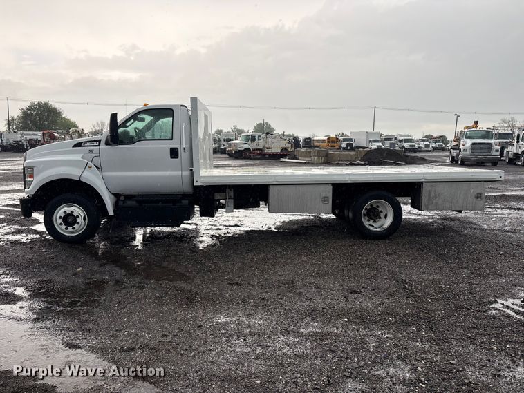 image for item EG5698 2016 Ford F650 Super Duty flatbed truck