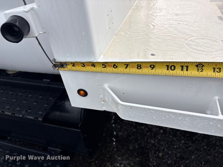 image for item EG5698 2016 Ford F650 Super Duty flatbed truck
