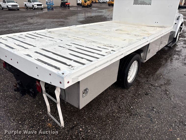 image for item EG5698 2016 Ford F650 Super Duty flatbed truck