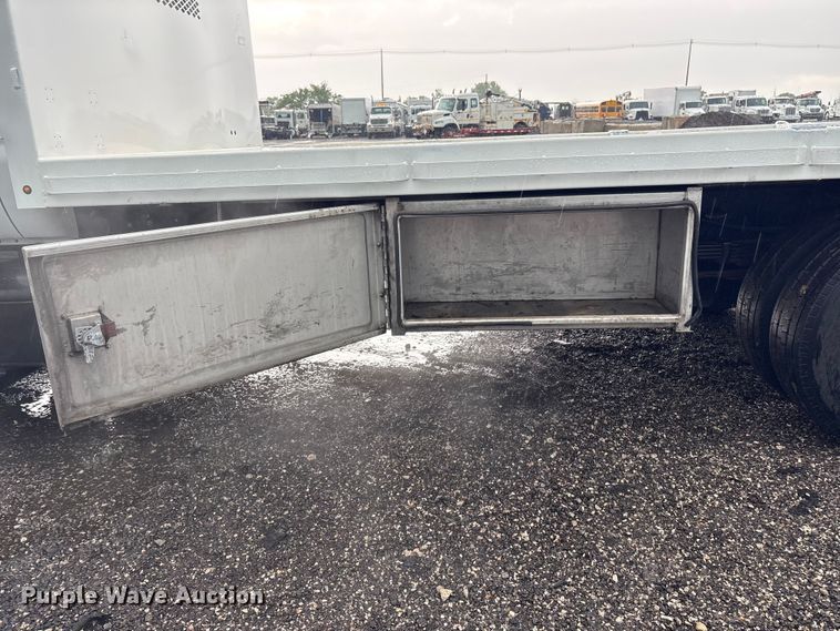 image for item EG5698 2016 Ford F650 Super Duty flatbed truck