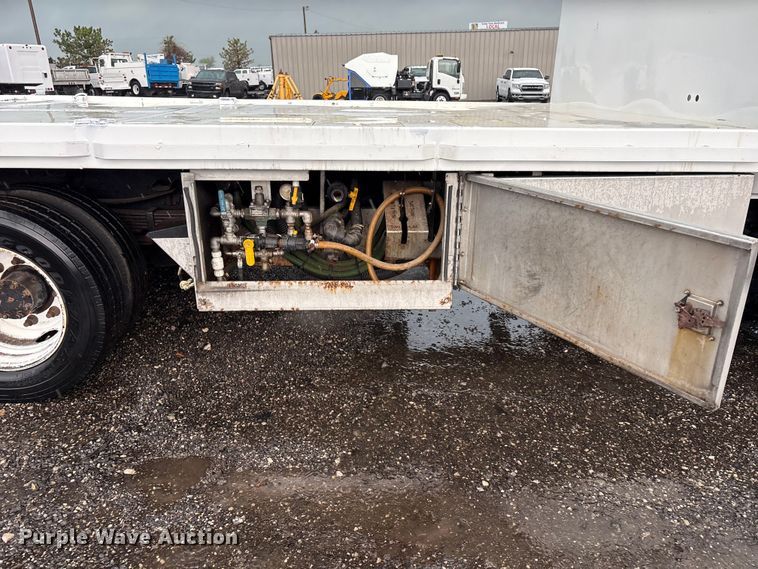 image for item EG5698 2016 Ford F650 Super Duty flatbed truck
