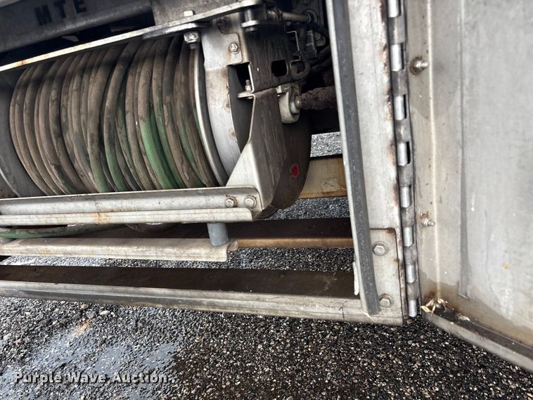 image for item EG5698 2016 Ford F650 Super Duty flatbed truck