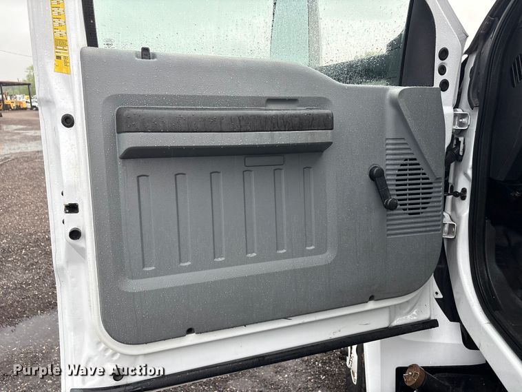 image for item EG5698 2016 Ford F650 Super Duty flatbed truck
